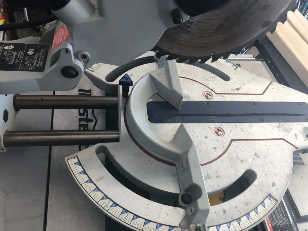 advantages of a sliding miter saw