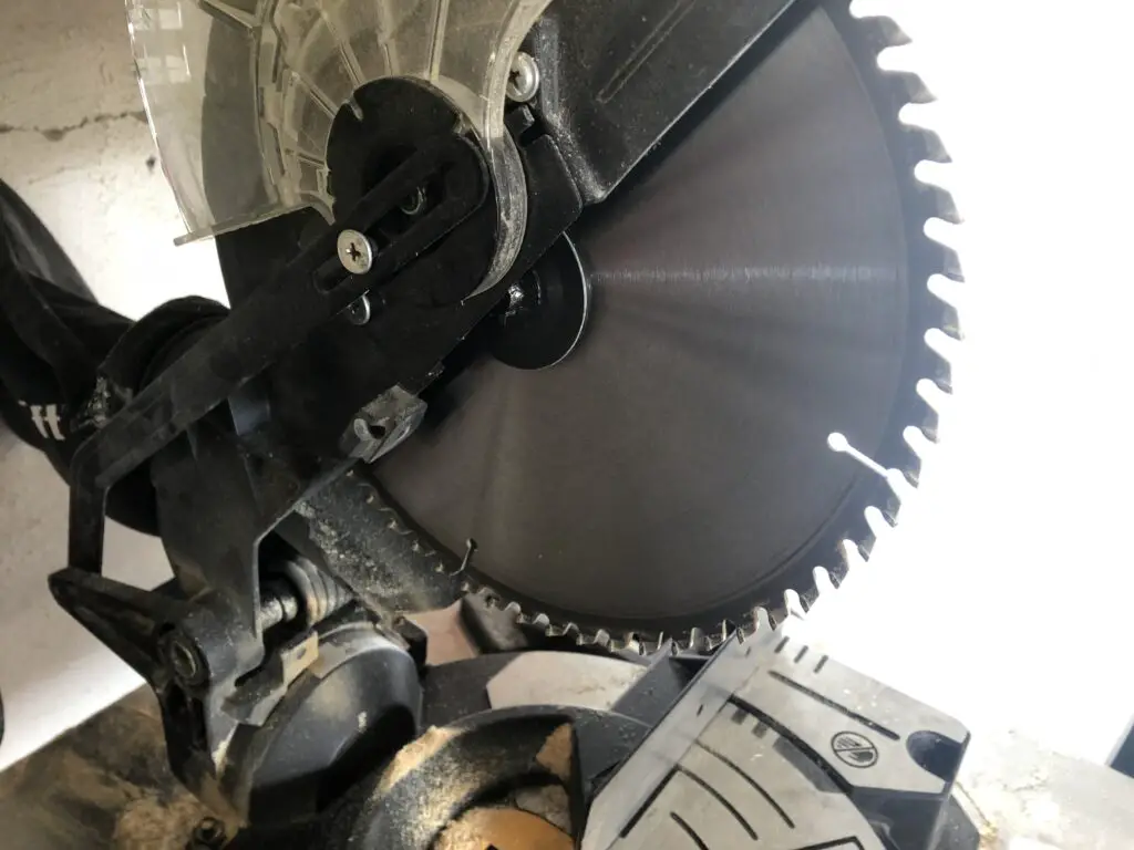 abor size on miter saw