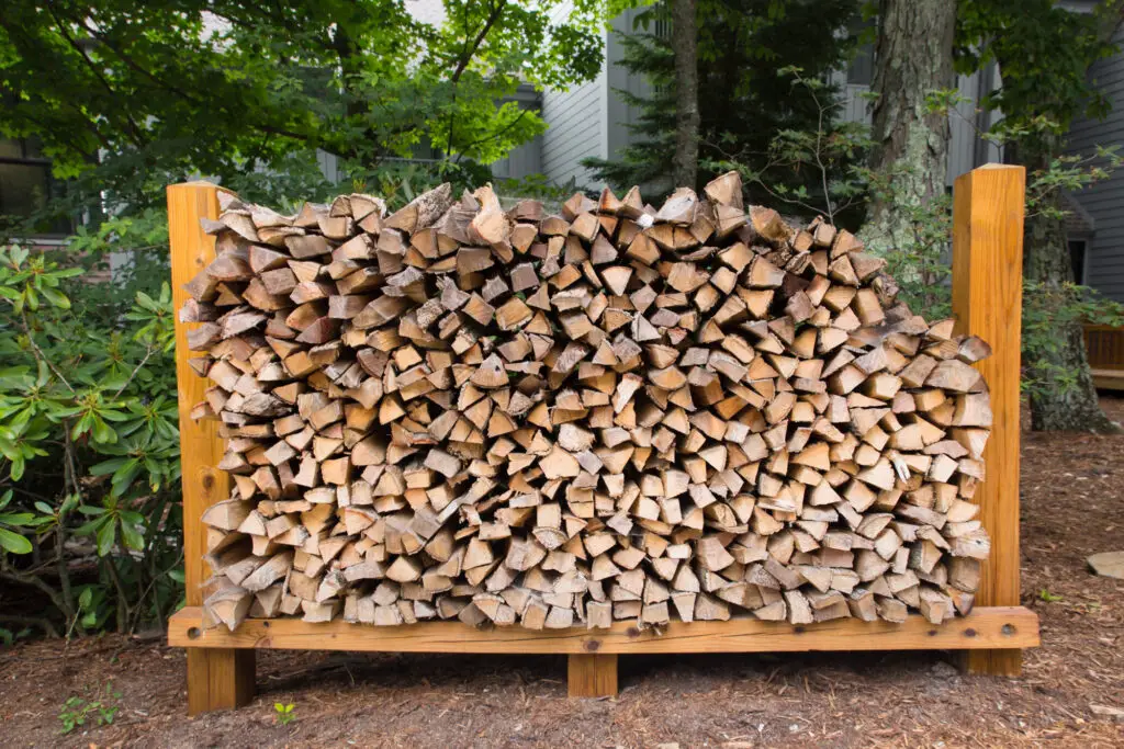 how many logs are in a cord of firewood